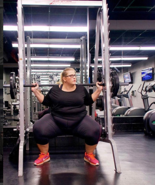 Moda yazarının spor yaparken çekildiği fotoğraflar büyük beğeni alırken genç kadın, bu çekimin kendisi için de motivasyon kaynağı olduğunu belirtiyor. -  