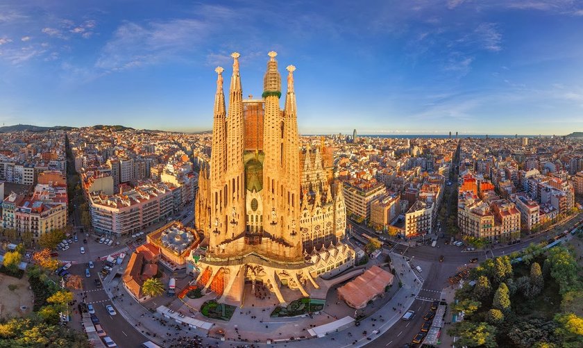 <p>23. Barselona, İspanya</p>\n<p>Ziyaretçi sayısı: 7,624 milyon</p>