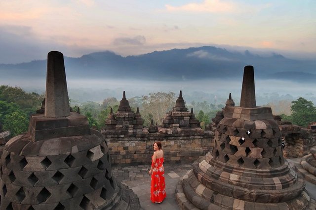 BOROBODUR TAPINAĞI - ENDONEZYA
