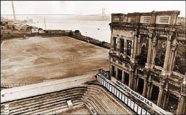 Şeref Stadı ve Çırağan Sarayı