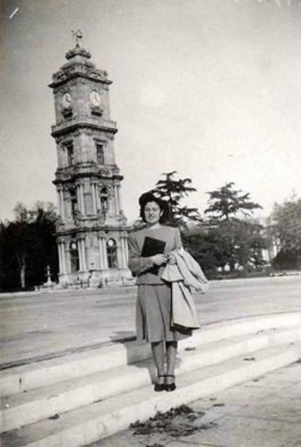 1947 yılında Dolmabahçe'de çekilen bir hatıra fotoğrafı...