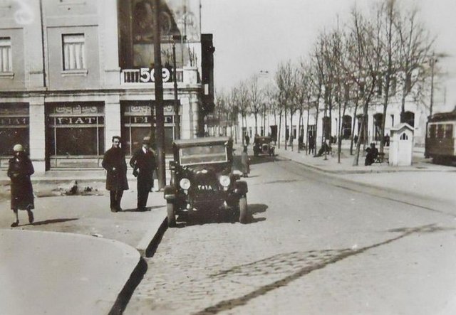 Elmadağ (1926) Sağ taraf Surp Agop Mezarlığı - Sol Taraf Dolapdere'ye inen Yedi Kuyular Caddesi.