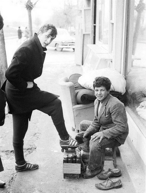 Ajax 'lı Johan Cruyff, Fenerbahçe maçı sonrası İstanbul 'da geziyor (Kasım 1968)