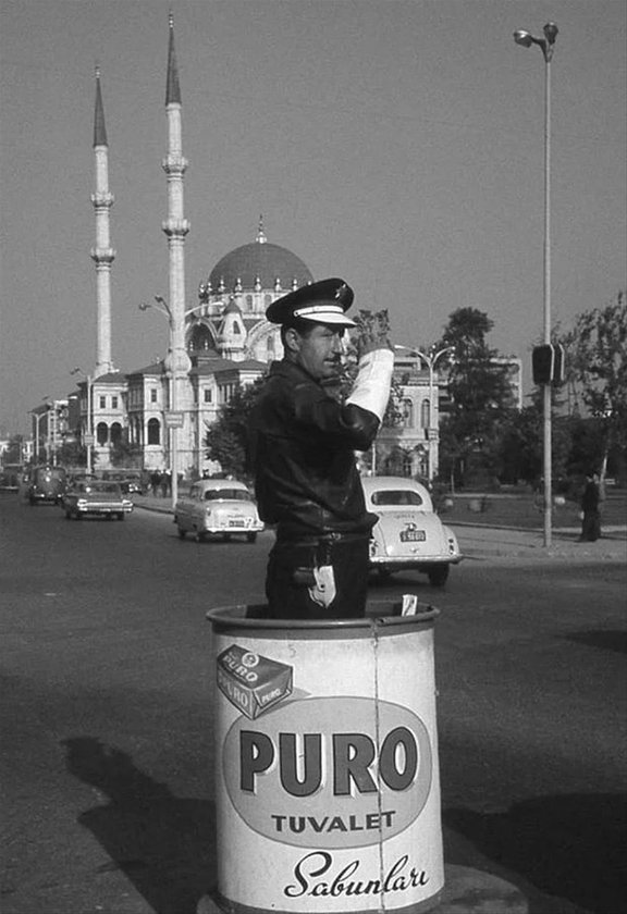 <p>Tophane'de bir trafik polisi (1960'lı yıllar)</p>