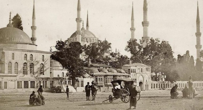 <p>Sultanahmet (1850'li yıllar. James Robertson)</p>