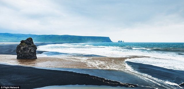 20. Reynisfjara Beach, İzlanda