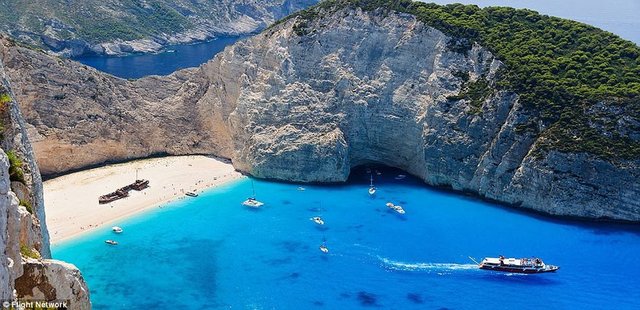 5. Navagio Beach, Yunanistan