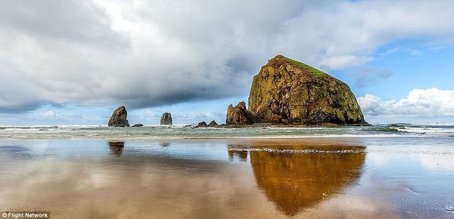 50. Cannon Beach, Oregon, ABD