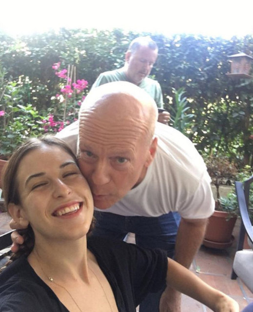 Hollywood'un ünlü çifti Bruce Willis ve Demi Moore, her ne kadar evliliklerini sürdürememiş olsalar da çocukları için bir araya gelmekte sakınca görmüyorlar.