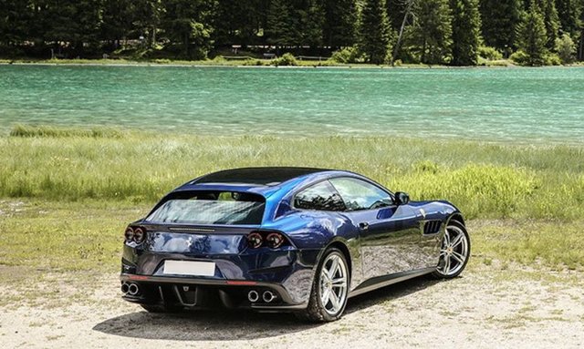 Ferrari GTC4 Lusso saatte 335 kilometre hıza çıkabiliyor ve 602 beygirgücünde.