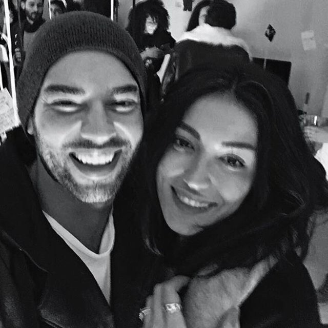 'Cebimdeki Yabancı' filmiyle şöhretini perçinlemeye hazırlanan Şükrü Özyıldız, bir süredir imaj danışmanı Rabia Yaman ile aşk yaşıyor. -   -  