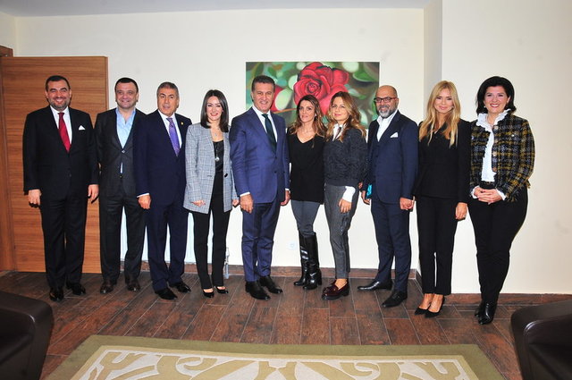 NUSRET ALTINBAŞ, ERKUT USTA, ALİ ALTINBAŞ, FATOŞ SARIGÜL, MUSTAFA SARIGÜL, FUNDA USTA, BURCU EKİNCİ, NEJDET - EMEL AYAYDIN, AYŞEGÜL ALTI