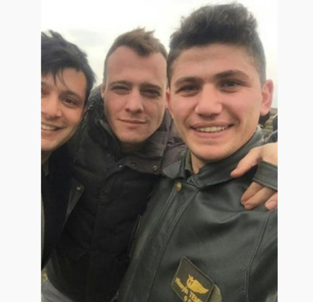 Filmde iki askeri canlandıracak olan ünlü oyuncular, rollerinin hakkını vermek için profesyonel askerlerden destek aldı. -   -  