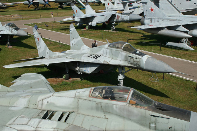 KUZEY KORE - 572 SAVAŞ UÇAĞI - 106 X F-5 (Shenyang)  - 97 X F-6  - 120 X F-7  - 80 X H-5  - 26 X MiG-21  - 56 X MiG-23  - 35 X MiG-29  - 18 X Su-7  - 34 X Su-25 