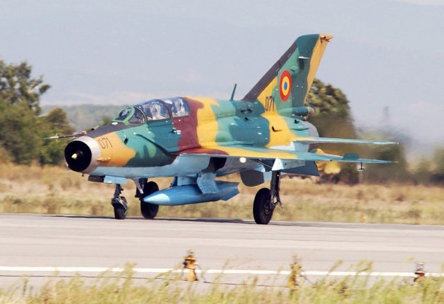 GİNE - 3 SAVAŞ UÇAĞI - 3 X MiG-21 