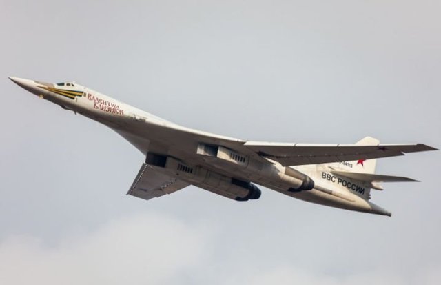 RUSYA - 1550 SAVAÇ UÇAĞI - 68 X Tu-22M  - 42 X Tu-95  - 16 X Tu-160  -   - 44 X Su-30/33 - SİPARİŞİ VERİLENLER: 60 X T-50 (Sukhoi), 50 X Tu-160, 36 X Su-30/33, 106 X Su-27/30/35, 39 X Su-34, 59 X MiG-29/35 olmak üzere toplam 351