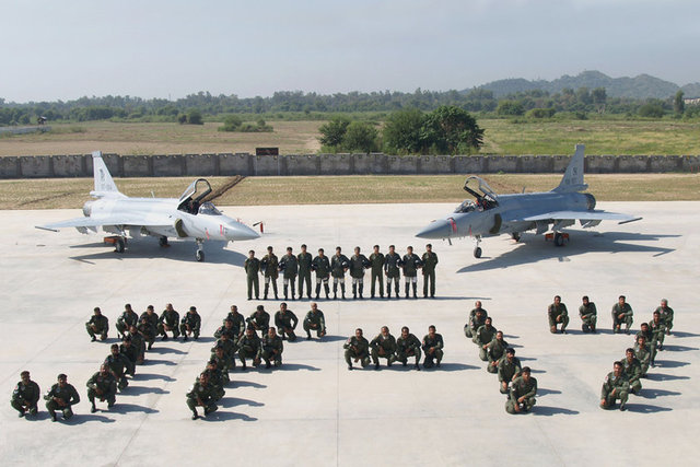 PAKİSTAN - 410 SAVAŞ UÇAĞI - 136 X F-7  - 45 X F-16A/C  - 70 X JF-17  - 69 X Mirage IIIEP/OF/RP  - 90 X Mirage 5EF/F/PA  - SİPARİŞİ VERİLENLER: 78 X JF-17