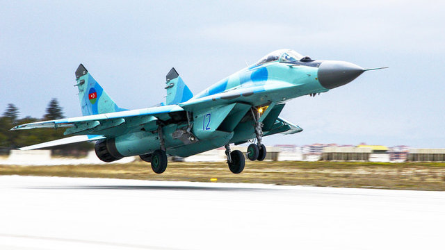 AZERBAYCAN - 29 SAVAŞ UÇAĞI - 5 X MIG-21 - 13 X MIG-29 - 11 X SU-25