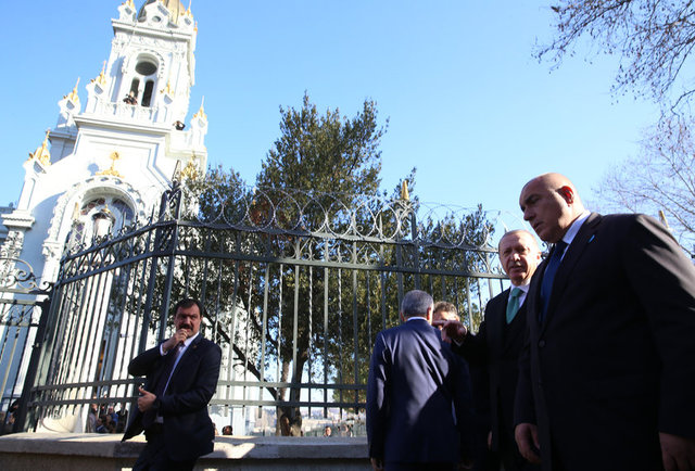İşte ibadete açılan demir kiliseden kareler...