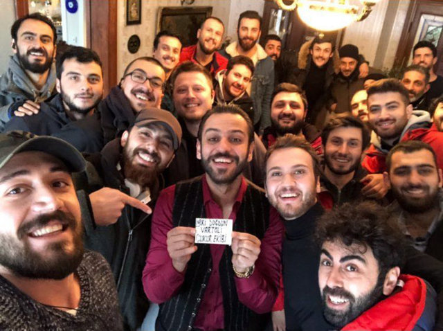 Aras Bulut İynemli, Instagram hikayesinde Erkan Kolçak Köstendil'in doğum gününü kutladı. İynemli, 'İyi doğdun' yazarak takipçileriyle o anı paylaştı. -  