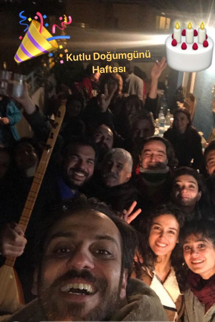 16 Ocak 1983 yılında Bursa'da dünyaya gelen başarılı oyuncunun doğum günü rol aldığı, SHOW TV'nin sevilen dizisi Çukur'un setinde kutlandı.  -   -  