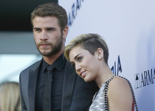 Miley Cyrus, evlendikleri iddia edilen Avustralyalı aktör nişanlısı Liam Hemsworth ile birlikte Avustralya'da bulunan Byron Bay adlı beldede tatiline devam ediyor. 