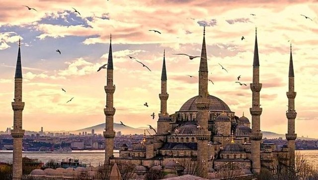 Resimli cuma mesajları - 26 - Bütün güzeliklerin kilidini kendinde bulunduran "Rabbim" Hakkımızda en hayırlı kilitleri aç… Amin. Cumamız bayram tadında olsun insaALLAH… -  