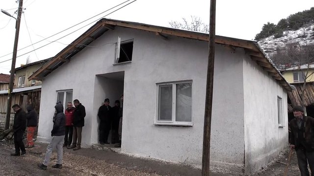 Biz, Ali amcanın burada tedavisini de takip ediyoruz. İnşallah, bugün taburcu olacak. Taburcu olduktan sonra evine alacağız. Evinde kedisiyle birlikte mutlu bir yaşam sürecek" dedi.