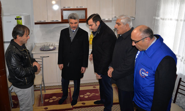 ÇALIŞMALAR BİTENE KADAR EV KİRALANACAK - Bolu Aile ve Sosyal Politikalar İl Müdür Bekir Koçyiğit ise Ali Meşe için evdeki çalışmalar tamamlanana kadar Bolu merkezde ev kiralanacağını belirterek, "Ali amca, kendi evinde yaşamak istiyor. Devletin bütün ihtiyaçlarını karşılamak üzere hizmetlerinde olduğunu ailecek biliyorlar.