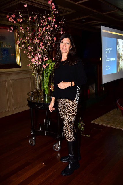 ZEYNEP ÜSTÜNEL