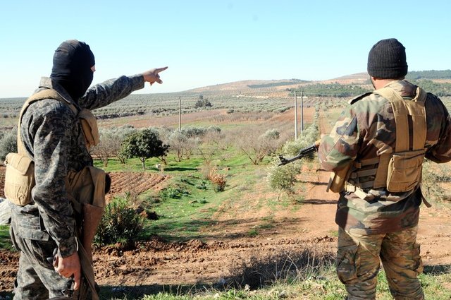 Tünel ve sığınaklarda tuzaklanmış patlayıcı temizliği yapılırken, ÖSO güçleri daha önce PYD tarafından kontrol ve gümrük noktası belirlenen alanlarda denetime başladı.