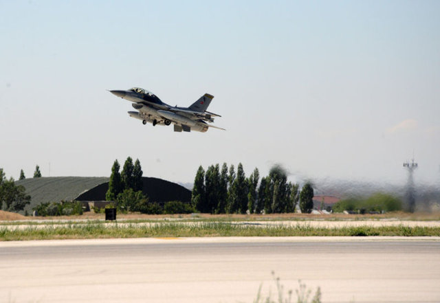 TSK'nın 'Zeytin Dalı' harekatı kapsamında Afrin'e gerçekleştirdiği havadan bombardımana Konya'daki 3'üncü Ana Jet Üs Komutanlığı'nda konuşlu olan 132'nci Hançer Filo'ya ait 12 adet F-16 savaş uçağının da katıldığı ortaya çıktı.