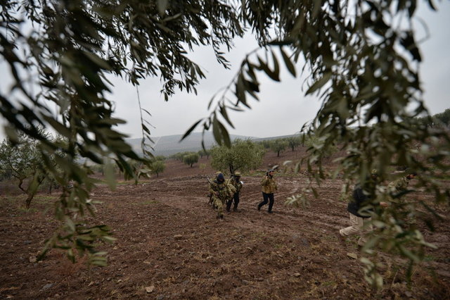 Bölgeden gelen son fotoğraflarda harekata adını veren zeytin dalları da dikkat çekiyor.