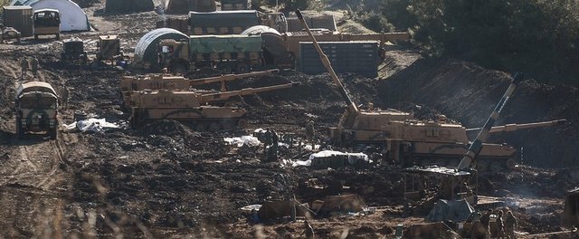 TSK'nın Suriye'nin Afrin bölgesine yönelik başlattığı Zeytin Dalı Harekatı'nın 9. gününde Burseya Dağı, Suriye'nin sıfır noktasında konuşlu fırtına obüsleri ve tank atışları ile bombardımana tutuldu.