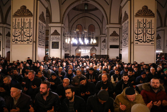 Türk Silahlı Kuvvetlerince, Suriye'nin Afrin bölgesinde PKK/KCK/PYD-YPG ve DEAŞ'a mensup teröristleri etkisiz hale getirmek üzere başlatılan "Zeytin Dalı Harekatı"nın zaferle sonuçlanması için Selimiye Camisi başta olmak üzere Trakya'daki camilerde sabah namazı sonrası Fetih Suresi okunup dualar edildi.