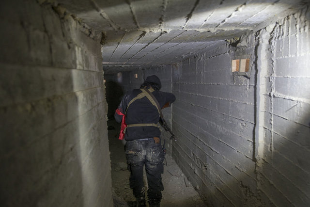 Türk Silahlı Kuvvetlerinin (TSK), Zeytin Dalı Harekatı'nda terör örgütü PYD/PKK'dan ele geçirdiği Burseya Dağı'nda, teröristlerin uzun süreli barınma için hazırlık yaptığı betonarme yapılar bulundu