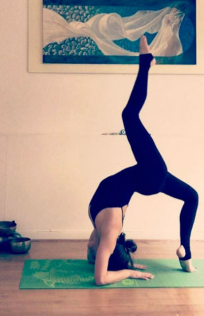 Yoga ve pilates yapan Gürbüz'ün düzgün fiziği göz dolduruyor.