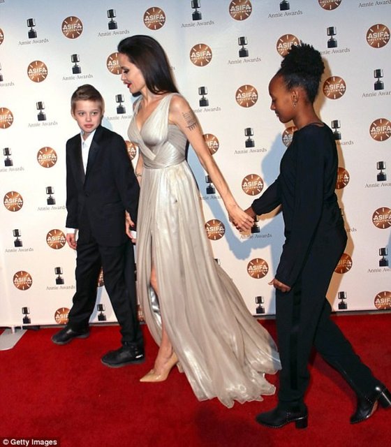SHILOH PITT, ANGELINA JOLIE, ZAHARA MARLEY PITT