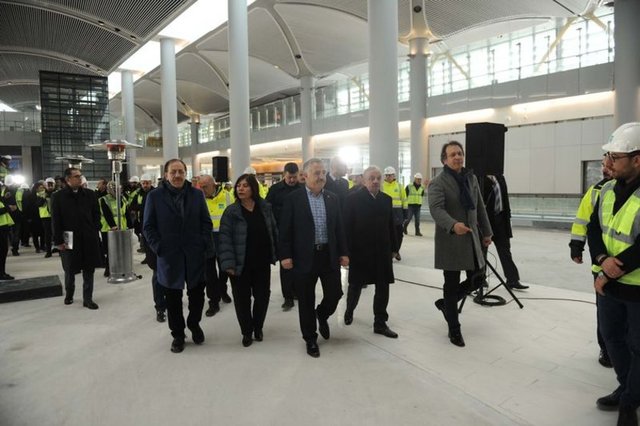 Gayrettepe-3. havalimanı metro inşaatı son sürat devam ediyor. Tünel delme makineleri geldi. Çalışma başladı, tüneller deliniyor, metro yapılıyor