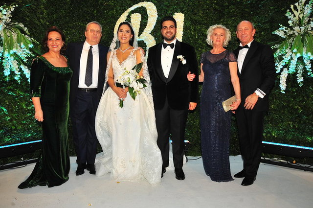 NAZAN UYANIK, TURGUT YILMAZ, BESTE UYANIK, ALİ EMİN KAPUKAYA, CLAUDIA YILMAZ , SİNAN UYANIK 