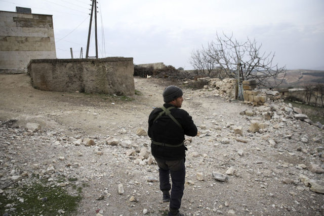 Temizlenen köylerde terör örgütü PYD/PKK'nın zeytin depolarından, teröristlerin cesetlerine kadar mayın döşediği görüldü.