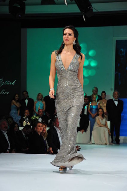 LARA ÜNSAL