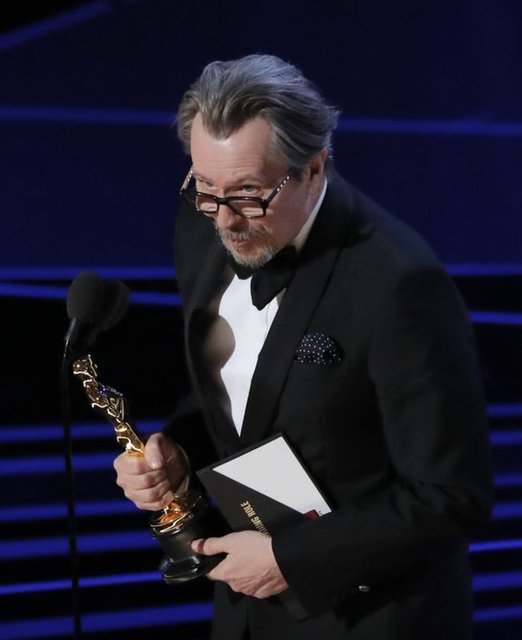 Gary Oldman Darkest Hour filmiyle En İyi Aktör Oscar'ı için sahnede. -  