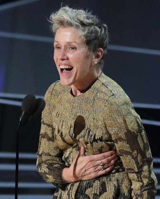 Frances McDormand konuşma yaparken -  