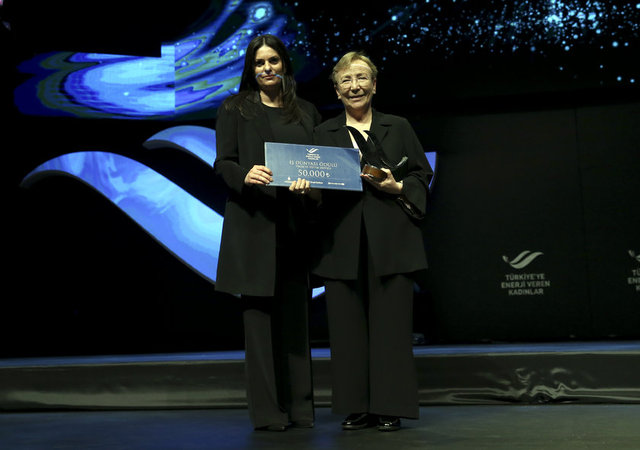 ÇALIŞMA VE SOSYAL GÜVENLİK BAKANI JÜLİDE SARIEROĞLU, PROF. DR. NEVİN SELÇUK