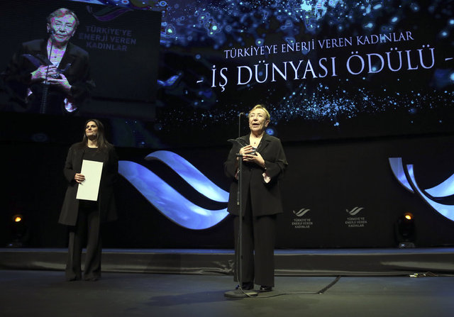 ÇALIŞMA VE SOSYAL GÜVENLİK BAKANI JÜLİDE SARIEROĞLU, PROF. DR. NEVİN SELÇUK