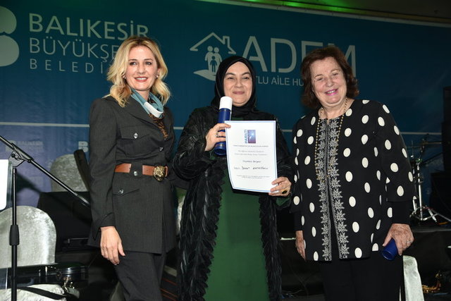 NEŞE GÖNÜL, DİDAR KAFAOĞLU, MONİK İPEKEL