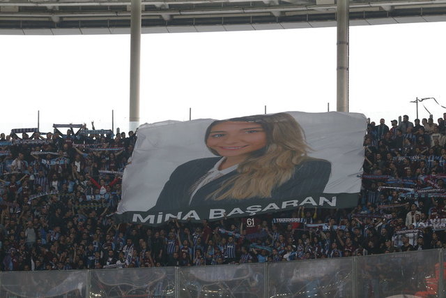 MİNA BAŞARAN PANKARTI