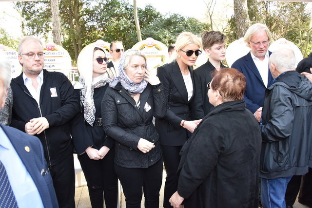 METİN ŞEN, MELİSA KEÇELİ, SUZAN ŞEN, BEGÜM, SÜHA CAN, ADNAN ŞEN