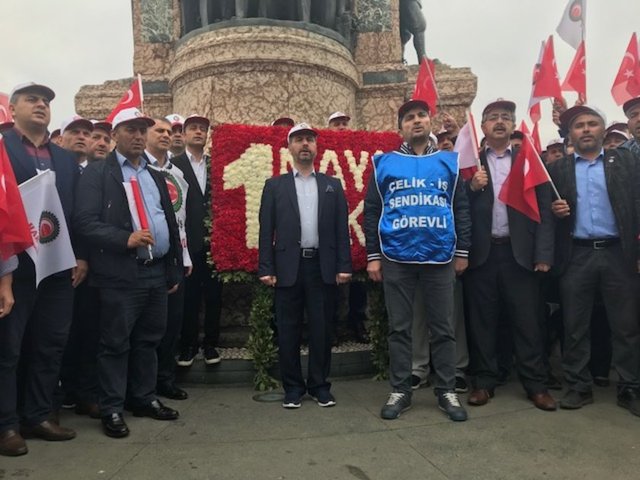 Sendika temsilcileri Taksim Anıtı'na çelenk bırakırken İstanbul'da kutlamaların adresi Maltepe olacak. 